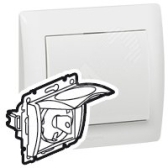 Розетка IP44 с шторками и крышкой белая - артикул 771028