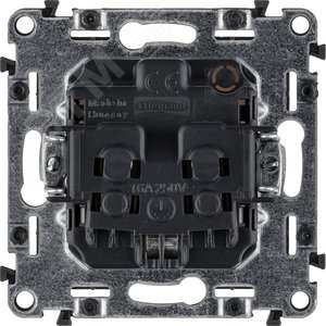 Valena LIFE Розетка силовая 2К+З 16А 250В винтовые зажимы белая (753425) 3