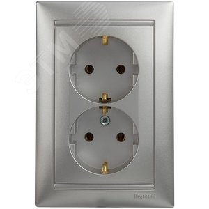 VALENA Розетка двойная с заземлением алюминий (770100)