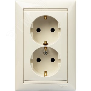 VALENA Розетка двойная с заземлением со шторками слоновая кость