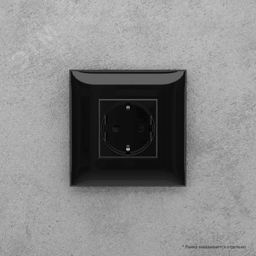 Avanti Розетка в стену, 2P+E, с защитными шторками, ''Черный квадрат'' 5