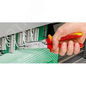 Клещи электромонтажные VDE 1000V 6-в-1 захват плоского и круглого материала гибка удаление заусенцев снятие изоляции 075 - 15 + 25 мм обжимка контактных гильз 05 - 25 мм кабелерез 15 мм (5x25 мм) L-200 мм диэлектрические защёлка-собачка хромированные 2-компонентные рукоятки крепление для страховки блистер - фото 8