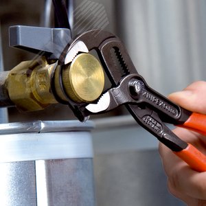 Клещи переставные COBRA сантехнические с фиксатором 42 мм (1 1/2) под ключ 36 мм L-180 мм Cr-V серые 2-компонентные рукоятки 5