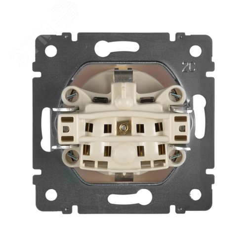 Розетка 1-местная с заземлением с защитными шторками 16А слоновая кость VALENA 2