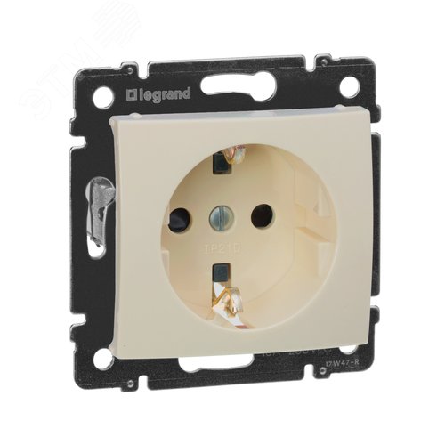 Розетка 1-местная с заземлением с защитными шторками 16А слоновая кость VALENA