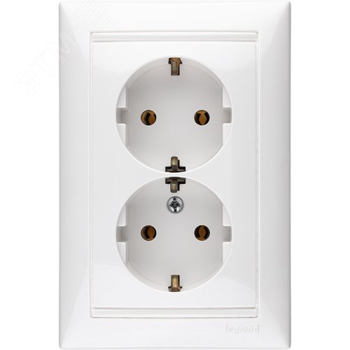 VALENA Розетка двойная с заземлением белая (774400) 2