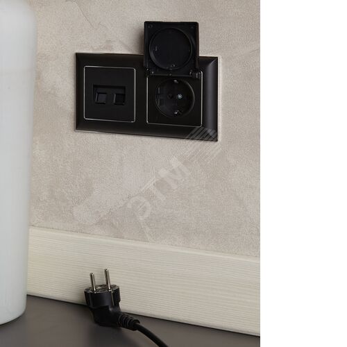 BRITE Розетка с заземлением с защитными шторками и крышкой 16А IP20 РСбш10-3-БрЧ черный - фото 9