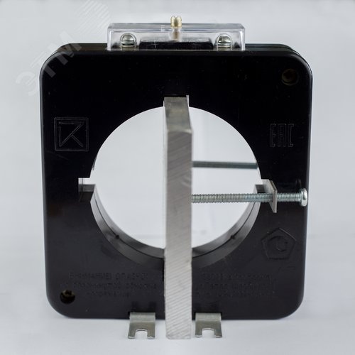 Трансформатор тока измерительный Т-0,66 5 ВА 0,5 1200/5 М поворотная шина 4