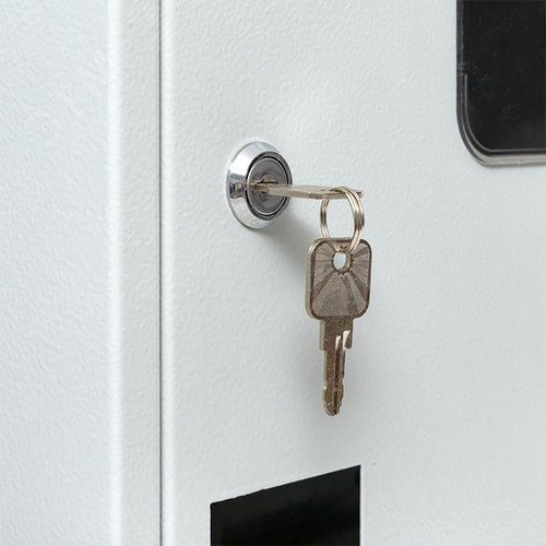 Щит учетно-распределительный навесной ЩУРн-3/15 с замком с окном IP31 БУР-3/15И 10